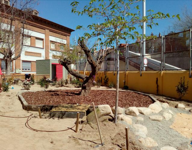 proyecto CEIP Cavall Bernat Barcelona patio infantil